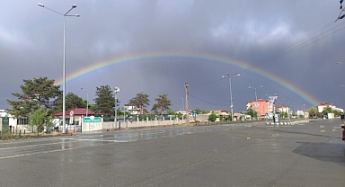 Iğdır’da sağanak sonrası çıkan gökkuşağı güzel görüntüler oluşturdu