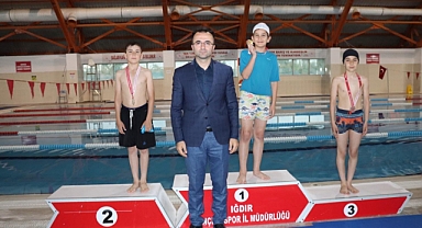 Iğdır’da Yüzme Yarışları Yapıldı