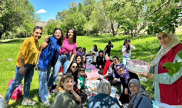 Iğdır Gençlik Merkezinin  ‘Hem geziyoruz, hem gezdiriyoruz ve hem de eğlendiriyoruz’  gezisi etkinliği