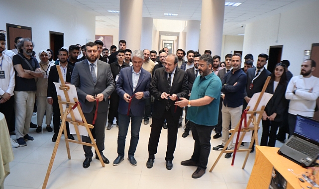 Iğdır Üniversite&#039;sinde Sosyal Sorumluluk temalı &#039;Bilişim Sergisi&#039; açıldı