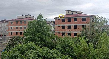 İnşaat Çatısında mahsur kalan köpek kurtarıldı