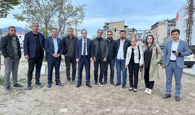 İpekyolu Caddesi&#039;ndeki refüjde peyzaj çalışmalarının bitirilmemesine tepki