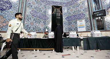 İran'da halk İslami Şura Meclisi seçimleri için sandık başında