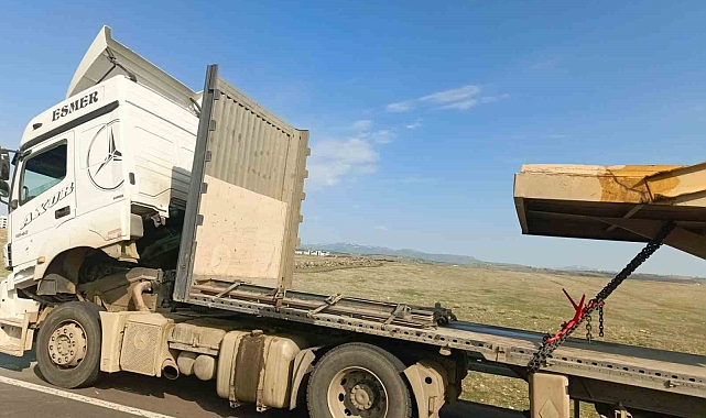 İş makinesi yüklü tır alev adlı