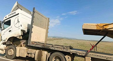 İş makinesi yüklü tır alev adlı