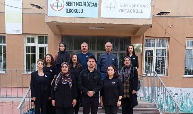 İstanbul&#039;da öğrencisi  tarafından öldürülen İbrahim Oktugan için siyah giyindiler