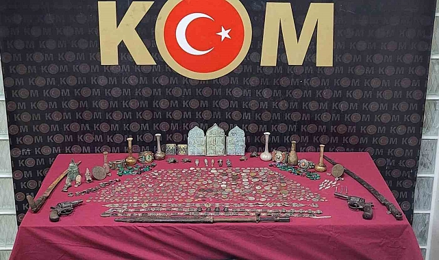 İzmir&#039;de 9 milyon 500 TL değerinde tarihi eser ele geçirildi