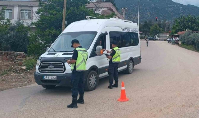 Jandarma okul servis araçları ve motosiklet sürücülerini denetledi
