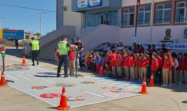 Jandarmadan 485 öğrenciye uygulamalı trafik eğitimi