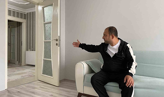 Kadın hırsızlar, ev sahibiyle göz göze geldi