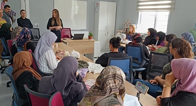 Kadınlara yönelik Sağlıklı Yaşam" ve "Aile İçi İletişim" konulu sunum