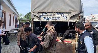 Kamyonet kasasında 36 kaçak göçmen yakalandı