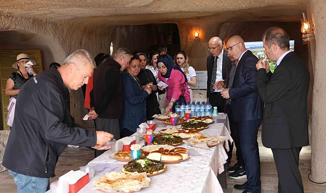 Kapadokya bölgesini gezmeye gelen turistler, Türk yemeklerine bayıldı