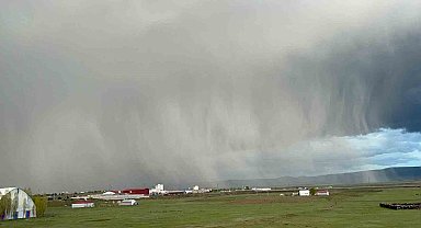 Kara bulutlar gündüzü geceye çevirdi
