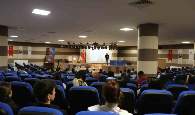 Karabük Üniversitesi&#039;nde &quot;Kariyer Konuşmaları&quot; devam ediyor