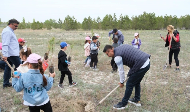 Karapınar&#039;da ilkokul öğrencileri fidan dikti