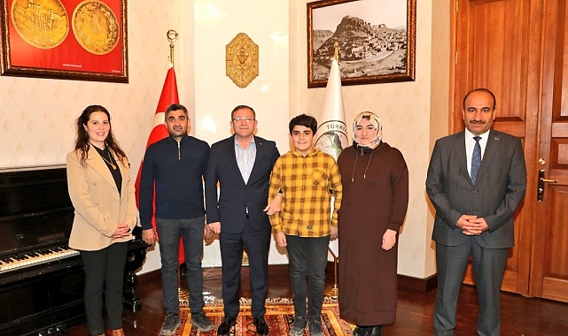 Kars valisi, bursluluk sınavı birincisini tebrik etti