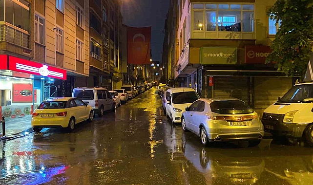 Kavgaya döüşen tartışmada birbirlerine tekme tokat saldıran gruptan 1 kişi yaralandı