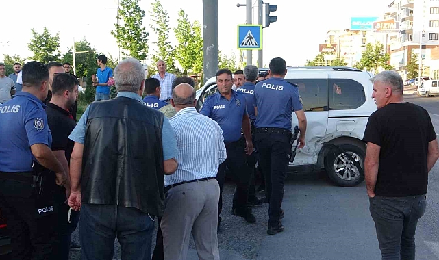 Kaza sonrası tartışmaya polis müdahale etti