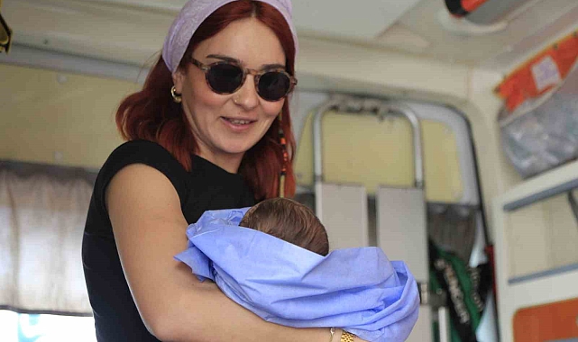 Kazada yaralanan anne ve bebek hastaneye sevk edildi