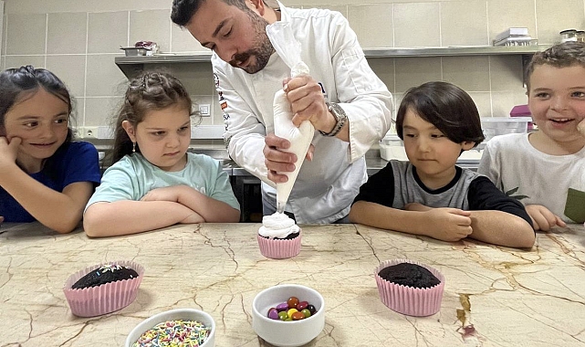 Kekler minik ellerden çıktı