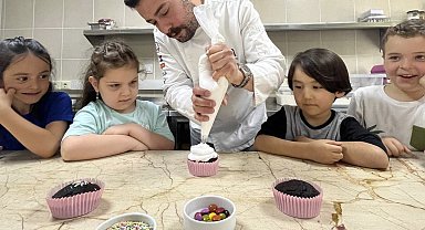 Kekler minik ellerden çıktı