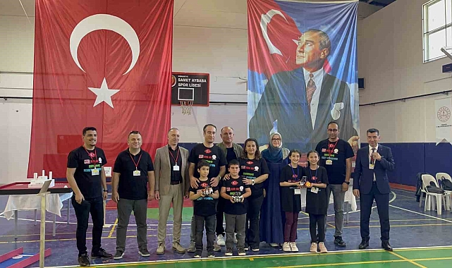 Kendi tasarladıkları robotlarla yarıştılar