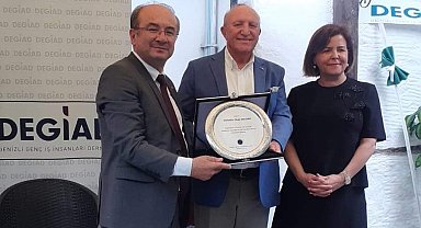 Kitabından elde ettiği gelirini kız çocuklarına bağışladı