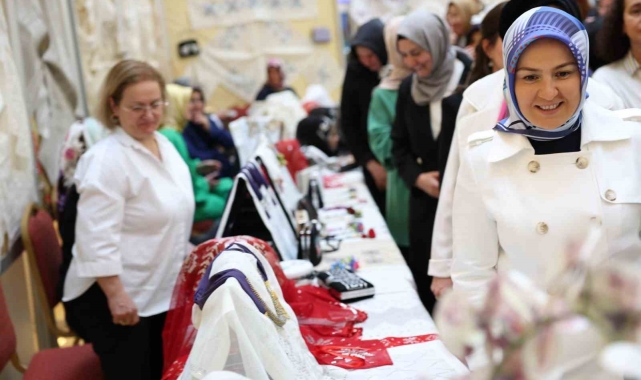 Kocasinan Akademi&#039;den Anneler Günü&#039;ne özel göz kamaştıran sergi