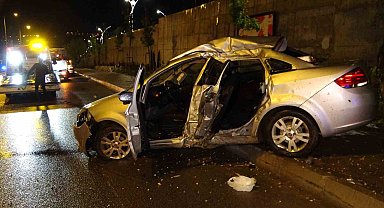 Kontrolden çıkan otomobil ağaca çarparak durabildi: 1 yaralı