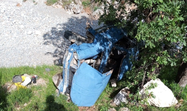 Kontrolden çıkan otomobil uçuruma yuvarlandı: 2 yaralı