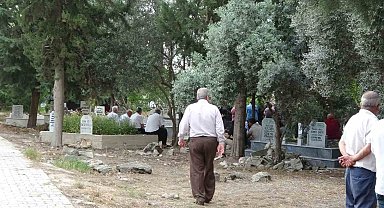 Köpeklerin saldırısında ölen yaşlı kadın toprağa verildi