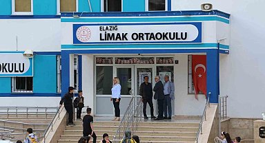 Kopya çekerken yakalanan öğrenci öğretmenini bıçakladı