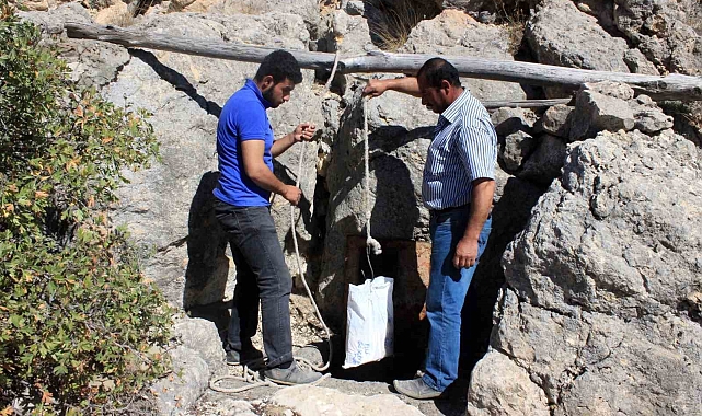Köyü sakinleri, peynirlerini, buz mağaralarında muhafaza ediyor