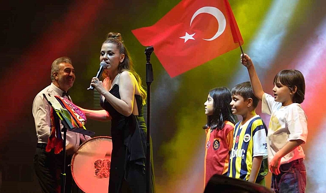 Lara konserinde izdiham yaşandı