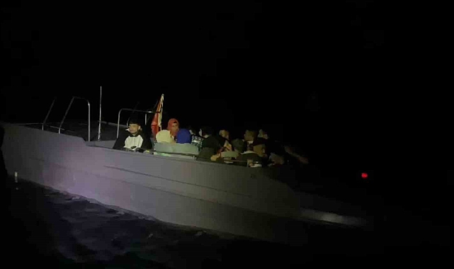 Lastik bot içerisinde 47 düzensiz göçmen yakalandı