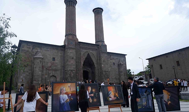 Lise öğrencileri bir yıllık emeklerini sergiledi