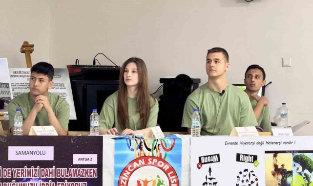 Liseler arası &quot;Haydi Konuş&quot; münazara yarışmasının çeyrek finali yapıldı