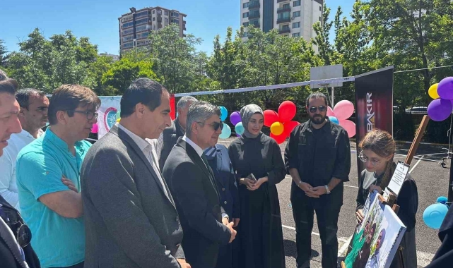 Liseli çocuklar engelleri kaldıran sergi açtı