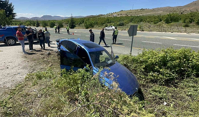 Lüks araç yoldan çıktı: 1&#039;i ağır 2 yaralı