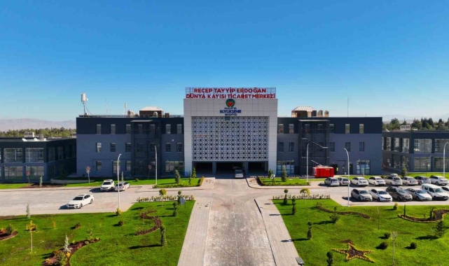 Malatya&#039;da kayısı ticaret merkezi yeni alanına kavuştu