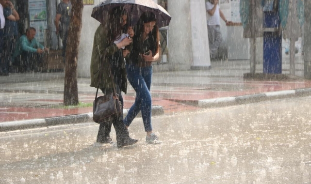 Manisa&#039;ya gök gürültülü sağanak yağış uyarısı
