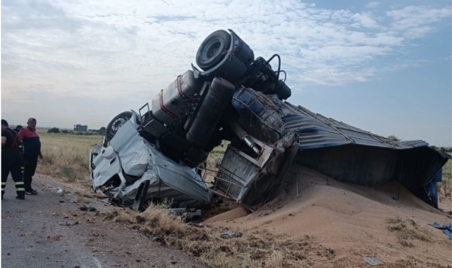 Mardin&#039;de tır devrildi: 1 yaralı