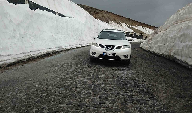 Mayıs ayında bile kar kalınlığı 5 metreyi buluyor