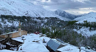 Mayıs ayında lapa lapa kar yağdı