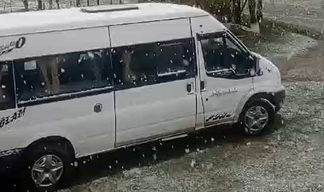 Mayıs ayında yağan karla beyaza büründü