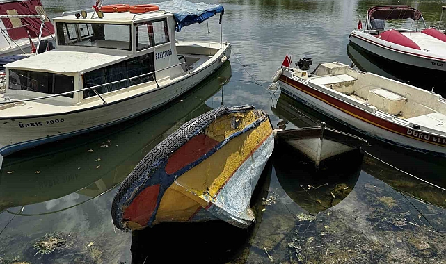 Menekşe Deresi tekne mezarlığına döndü