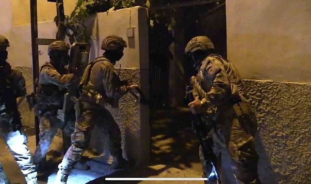 Mersin&#039;de silah kaçakçılarına çifte operasyon