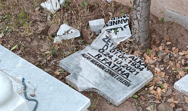 Mezar taşlarını kıran şüpheliler, aranıyor