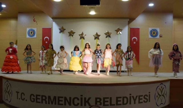 Miniklerin geri dönüşüm defilesi tam not aldı